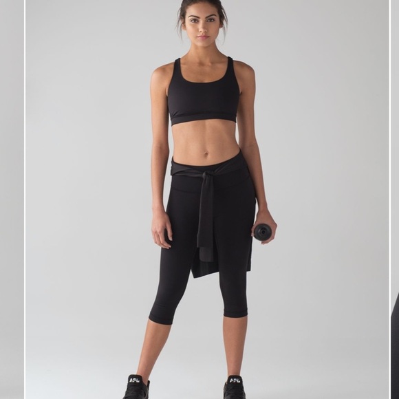 Lululemon Black Wunder Under High Rise 1/2 Tight Leggings - Picture 1 of 8